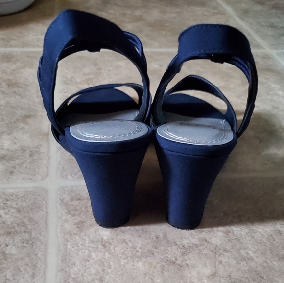 Dress shoes - Picture 2 of 7